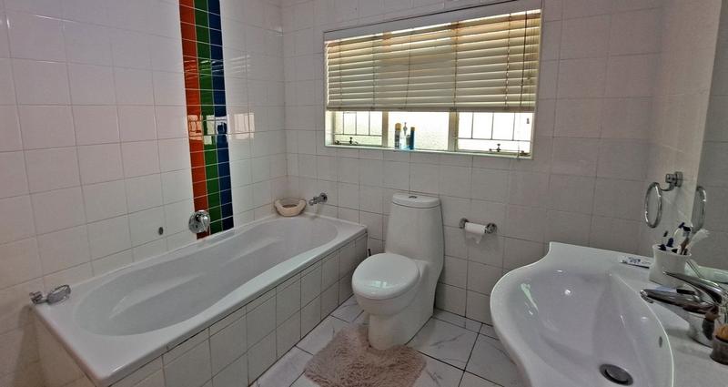 4 Bedroom Property for Sale in Langenhovenpark Free State